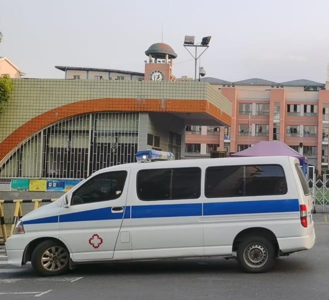 江宁救护车出租护送骨折病人一公里多少钱